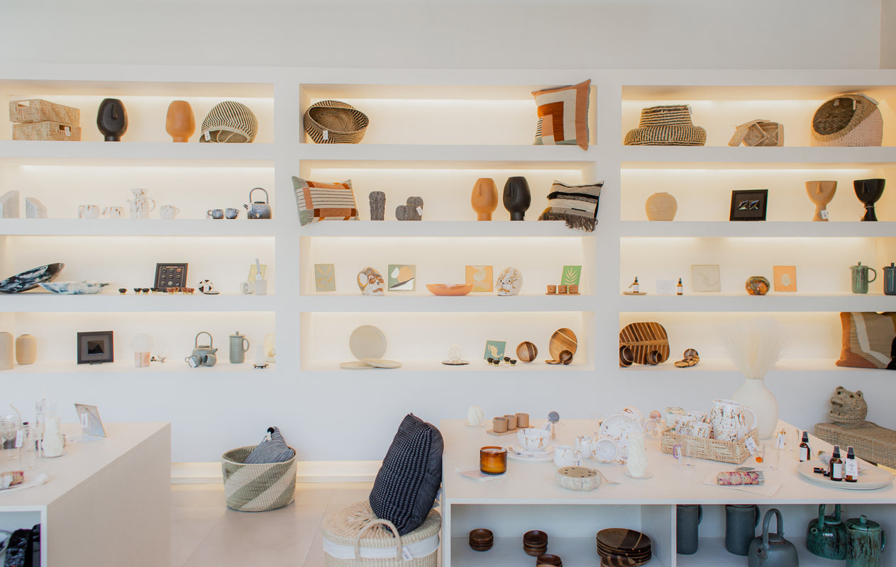 Diseño moderno, Tseebla Store, Paseo 60, Paseo Sesenta, modern design, Contemporaneo, contenporary, curaduría, curator, interiorismo, interior design, vidrio, glass, crystal, lino, linen, piedra volcánica, volcanic rock, martini, cuarzo, quartz, cocktail, saumerio, intención, intention, intent, velas de intención, intention candles, vajilla, tableware, utensilio, ustensil, cocina, kitchen, kitchenware, casa, home, house, household, sala, livingroom, hall, sitting room, living area, lounge, dormitorio, bedroom, dormitory, accomodation, dorm, dorm room, room, cuarto, chamber, pie de cama, footboard, camino de mesa, table linen, salsero, saucepan, sauce bowl, sauce container, mielero, honey, honeypot, ropa de cama, bed blankets, escultura, sculpture, decoración de pared, wall decoration, hoja de oro, gold foil, gold, gold sheet, craneos, skull, cranium, calaveras, tapete, rug, mat, carpet, dormat, runner, edición limitada, limited edition, limited, único, unique, original, pieza única, unique piece, uinique object, portavaso, cup holder, drink holder, vidrio soplado, blown glass, vidrio fundido, molten glass, perfumes, fragrance, scent, smell, aroma, cosmético, cosmetic, personal care, body cream, cremas, facial cream, lotion, face cream, cremas cosméticas, cuidado de la piel, skin care, natural, naturista, organic, naturist, cosméticos naturales, natural cosmetics, plata, silver, latón, brass, tienda en línea, online store, tienda web, web store, cotidiano, daily, everyday, usual, humdrum, mundane, quotidian, uso diario, routine, Hecho en México, Made in Mexico, Cerámica de Alta temperatura, Cerámica, Diseño Mexicano, Mexican Design, High-Fired Ceramics, Plates, Platos, Bowls, Esmalte, Tazas, cup, mug, coffee, café, vino, wine, cafetera, infusor de té, infusor, tetera, teapot, teaware, tea, tea infuser, arte, artesanía, artesanal, craft, craftsman, craftsmanship, art, tumbler, vaso, copa, enfriador, cooler, home decor store, store, articulos para el hogar, aromaterapia, therapy, aromatherapy, smells, scents, candles, candle